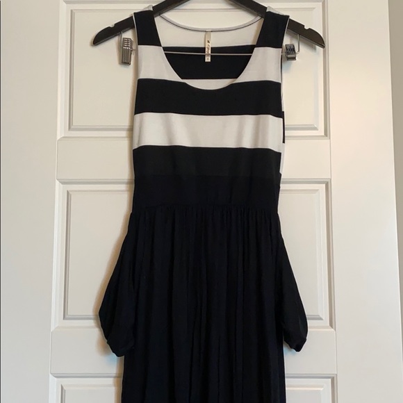 Black & White Maxi dress WITH pockets - Picture 3 of 4